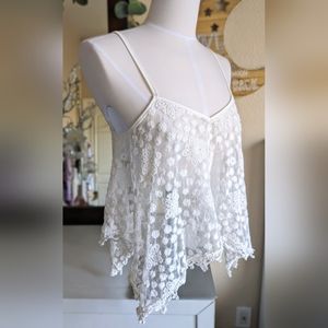 🐰American Rag White Embroidered Crop Top